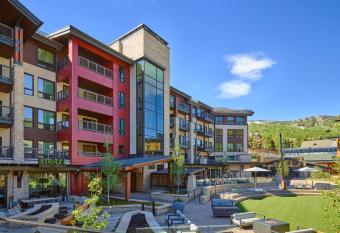 Limelight Hotel Snowmass has Balcony rooms
