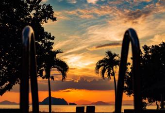 Yao Yai Beach Resort has Balcony rooms