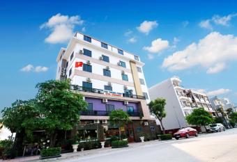      I TH  NH PH  C has Smoking/Balcony rooms