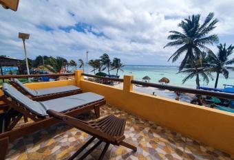 MahaSand Hotel & Hostel allows 18 year olds to book a room