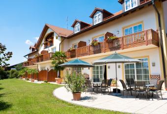 Glasl s Landhotel has Balcony rooms