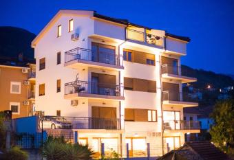 Porto Apartmani has Balcony rooms