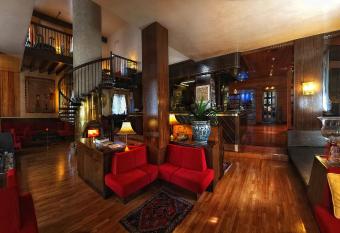 Hotel Paladin has Balcony rooms