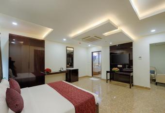 Hotel Lance International has Balcony rooms