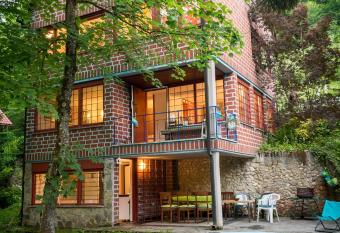 Samobor holiday villa - Samoborski ljetnikovac allows 18 year olds to book a room