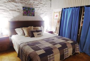 Grace   s House, Ezeiza Airport allows 18 year olds to book a room