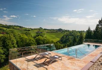 Weingut Essgut Schlafgut Sabathihof-Dillinger has Balcony rooms