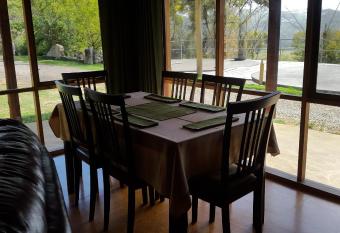 Eastern Reef Cottages has Balcony rooms