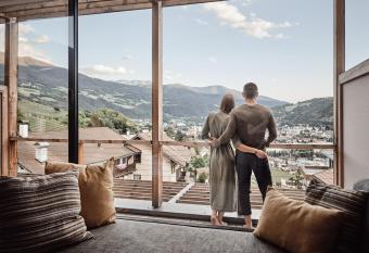 Haller Suites & Restaurant has Balcony rooms