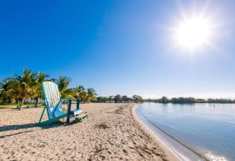KhalKob s Estate has rooms with a private hot tub