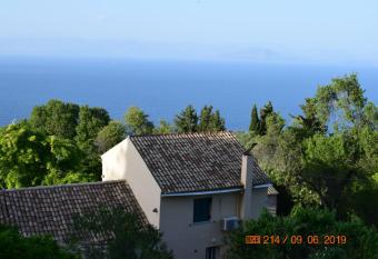Your dreamy traditional cottage in Corfu has Balcony rooms