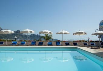 Hotel Panoramic has Balcony rooms