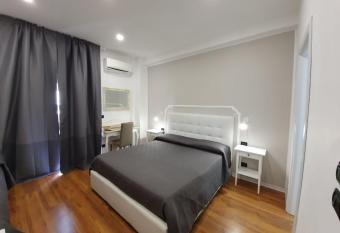 Guest House Piazza Carmine allows 18 year olds to book a room