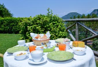 Villevieille has Balcony rooms