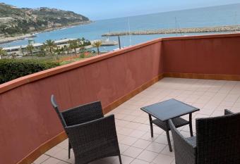 Baia dei Gabbiani has Balcony rooms