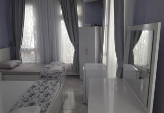   irin pansiyon allows 18 year olds to book a room