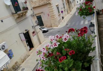 Casa al centro di Carolina has Balcony rooms
