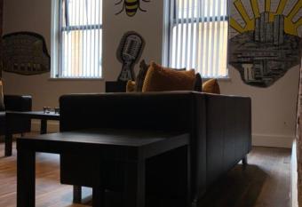 Spacious Shude Hill Apartment With Balcony has Balcony rooms