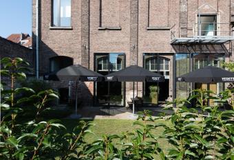 Studio 17 has Balcony rooms