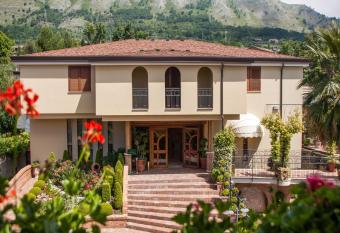 La Vigna Hotel has Balcony rooms