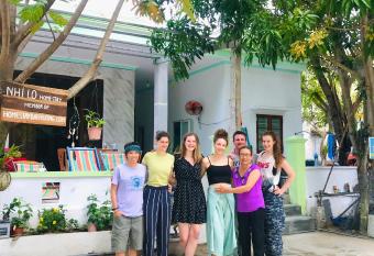 Nhi Lo Home Stay has Balcony rooms