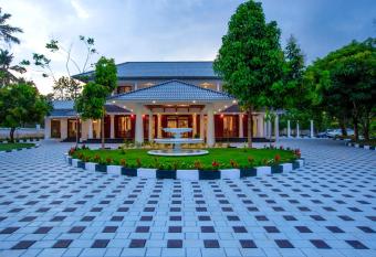 NSK Anamthara Resort Private Limited allows 18 year olds to book a room