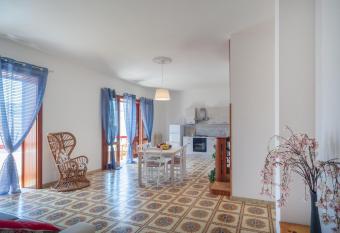 Elegante Casa Vittoria vista mare has Balcony rooms