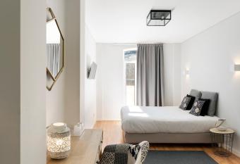 NJOY Coimbra has Balcony rooms