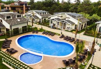 Alfa Suites & SPA has Balcony rooms