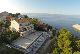 Anka Studios has Balcony rooms