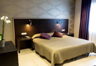 Hotel Pax allows 18 year olds to book a room