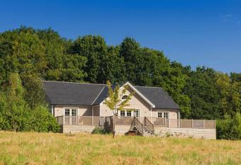 Endymion Lodge has Balcony rooms