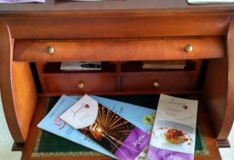 MoLARIOJA allows 18 year olds to book a room