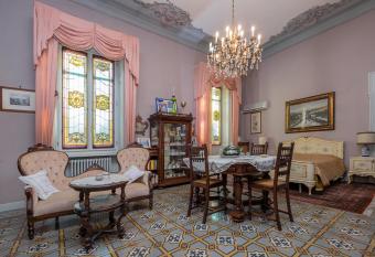 Casa di Nonna has Balcony rooms