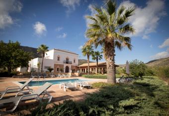 Hotel Cal Naudi allows 18 year olds to book a room