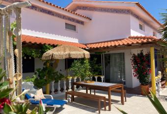 Bico das flores has Balcony rooms