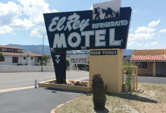 El Rey Motel allows 18 year olds to book a room