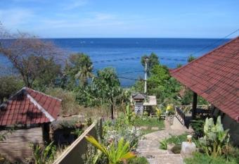 Warung Ary & Home Stay has Balcony rooms