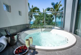 On The Beach Noosa Resort has Balcony rooms