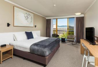 Pacific Hotel Cairns has Balcony rooms
