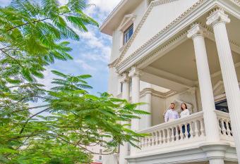 White Mansion              has Balcony rooms