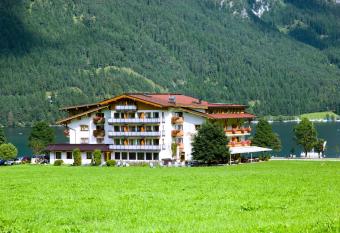 Hotel Bergland has Balcony rooms