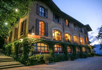 The Golf Club Guest House allows 18 year olds to book a room