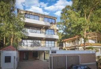 EKO STAY- Cinnamon Villa has Smoking rooms