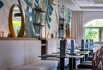 Luxury Suites Bellevue has Balcony rooms