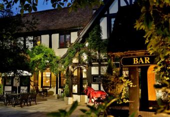 Best Western Red Lion Hotel allows 18 year olds to book a room