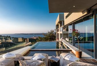 Villa Charlotte has Balcony rooms