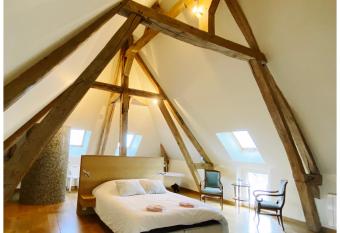 Le G  te de Saint Phal allows 18 year olds to book a room