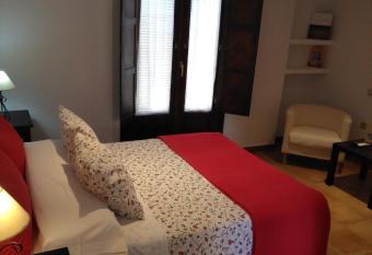 La Venta del Arriero allows 18 year olds to book a room