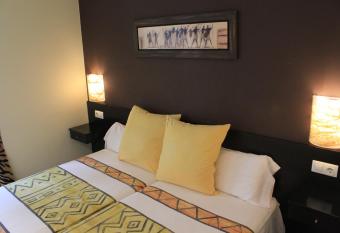 Pensi  n Basic Confort allows 18 year olds to book a room